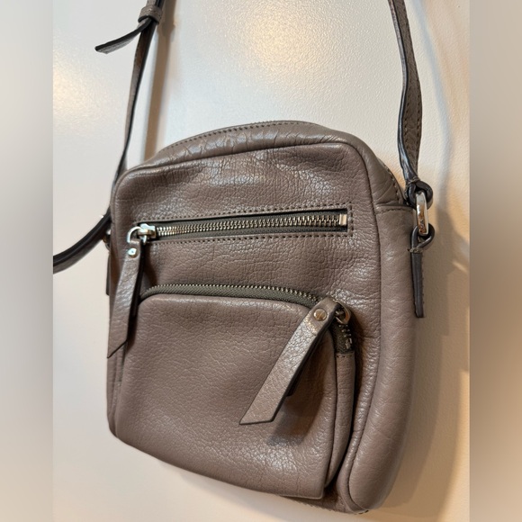Banana Republic Gray Crossbody Purse Bag - Picture 4 of 7